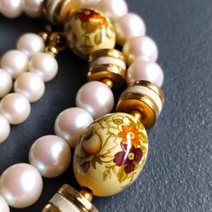 Vintage Japan Necklace Gold Tone Faux Pearls Floral Details